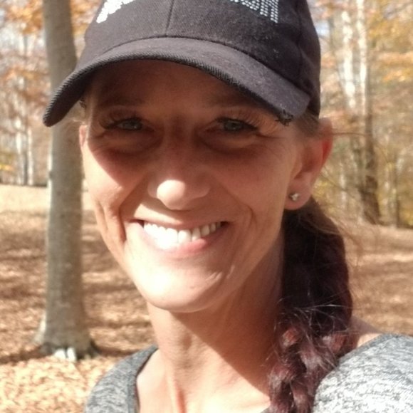 HI EVERYONE! Meet your Posher, Carmen - Picture 1 of 2